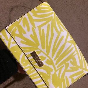 Kate Spade Green Crossbody Bag with Structured Design| USED like new